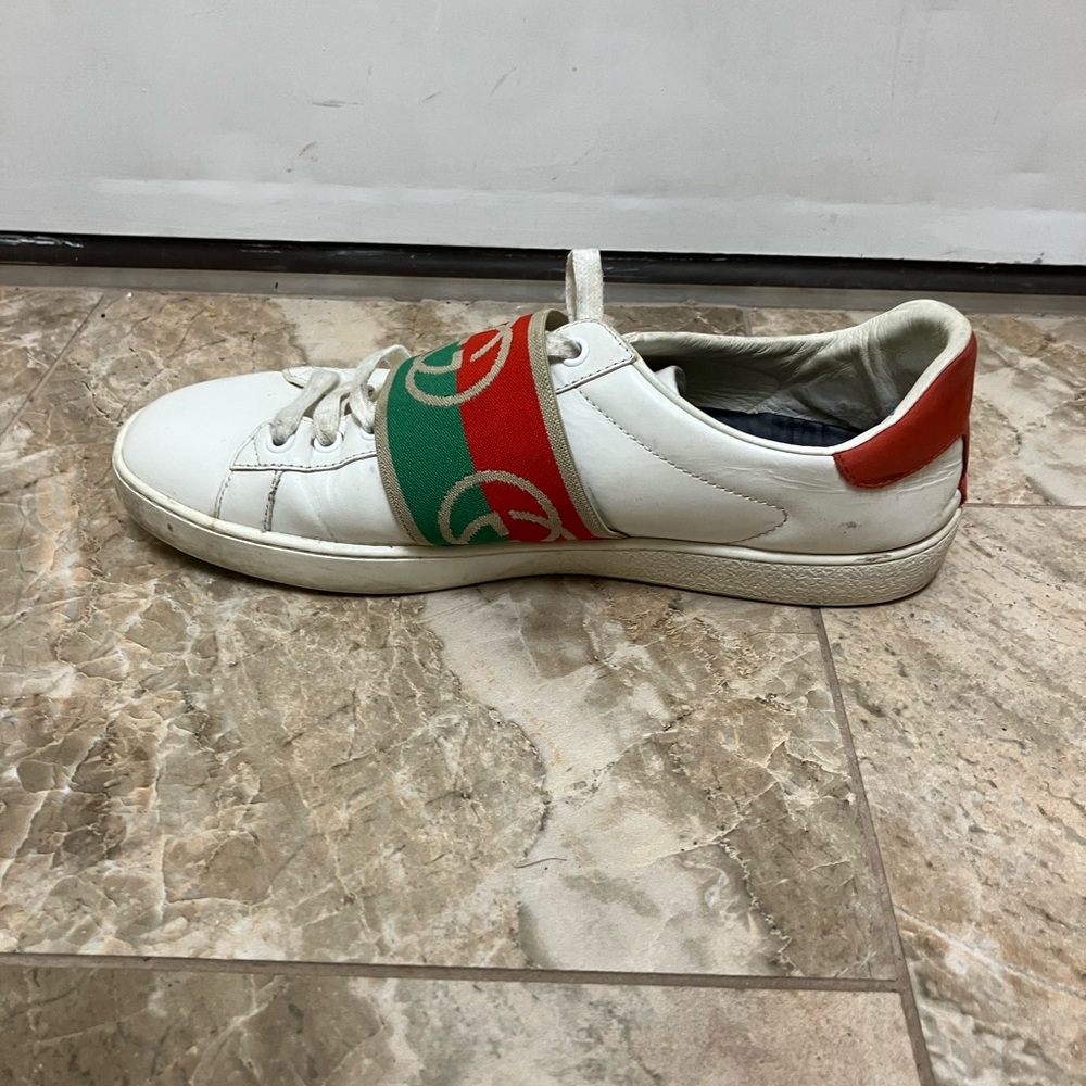 Gucci Ace sneaker in white leather with the signature green and red Web stripe - Picture 7 of 12